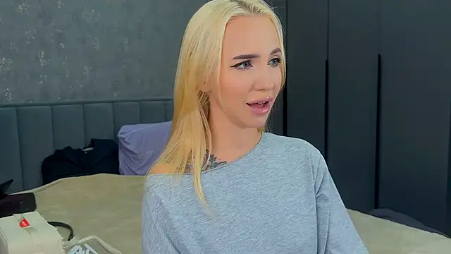 Sabrinkaaa online show from May 4, 2026, 2:07 am