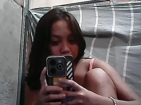 Yours AsianPinayGirl18 online show from July 4, 2026, 11:44 pm