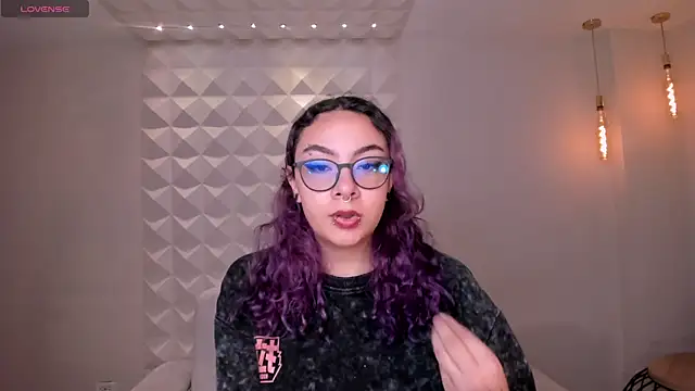 Snapshot of LoiseHarper chatting on June 15, 2026, 12:02 am LoiseHarper online show from June 15, 2026, 12:02 am