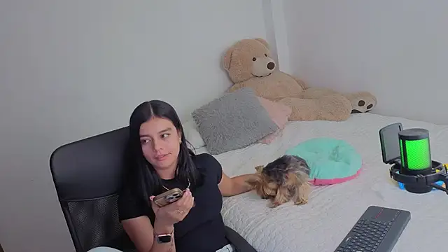 Snapshot of valerihouse_ chatting on July 12, 2026, 2:02 am valerihouse online show from July 12, 2026, 2:02 am