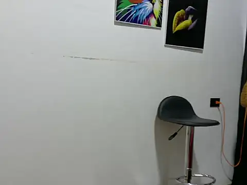 Snapshot of dulce_alexandra chatting on May 19, 2026, 12:00 pm dulce alexandra online show from May 19, 2026, 12:00 pm