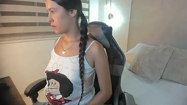 Snapshot of thalia_castle_ chatting on May 27, 2026, 12:24 pm thalia castle online show from May 27, 2026, 12:24 pm