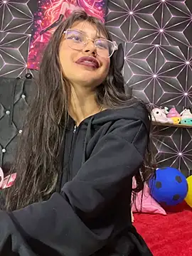 Snapshot of Noa_lau chatting on July 7, 2026, 4:04 am Noa lau online show from July 7, 2026, 4:04 am