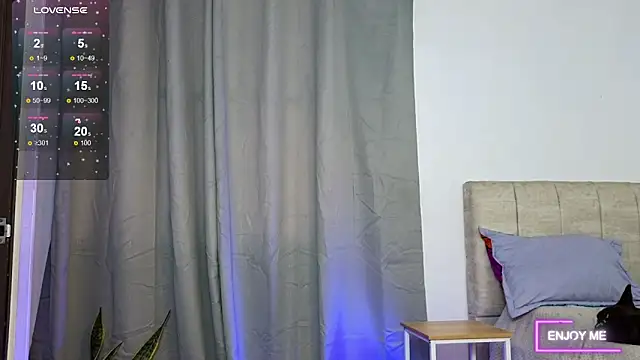 megangil  online show from June 7, 2026, 1:37 pm