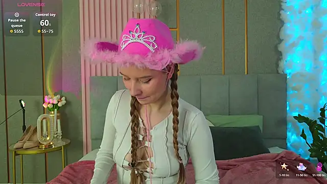Snapshot of Flora_DeVille chatting on June 3, 2026, 5:29 pm Flora DeVille online show from June 3, 2026, 5:29 pm