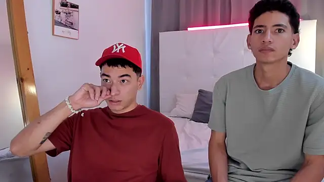 Snapshot of Alejo-and-Thiago chatting on May 6, 2026, 12:32 pm Alejo-and-Thiago online show from May 6, 2026, 12:32 pm