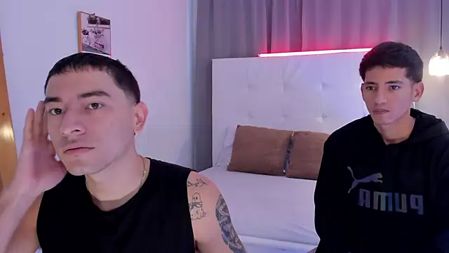 Snapshot of Alejo-and-Thiago chatting on May 22, 2026, 12:11 pm Alejo-and-Thiago online show from May 22, 2026, 12:11 pm