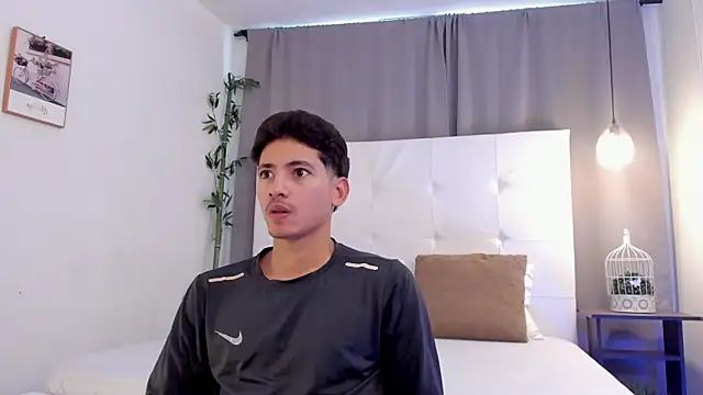 Alejo-and-Thiago online show from July 13, 2026, 1:36 pm