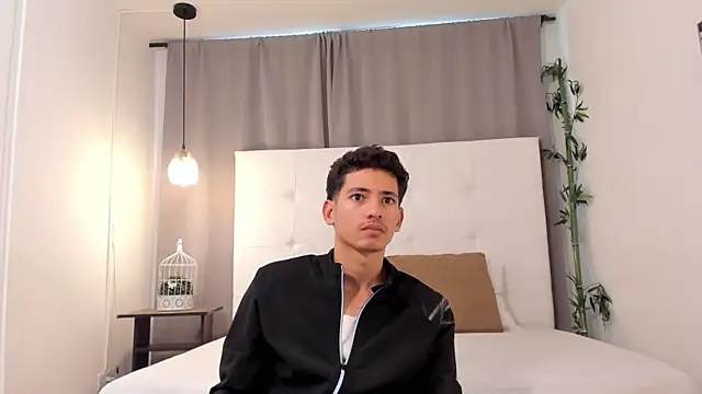 Alejo-and-Thiago online show from July 17, 2026, 12:34 pm
