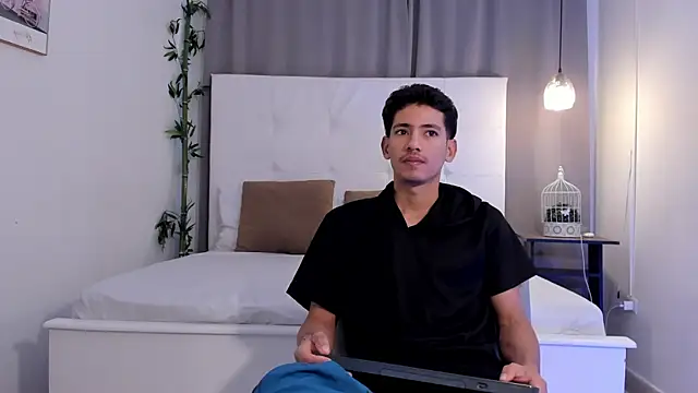 Alejo-and-Thiago online show from July 18, 2026, 12:20 pm