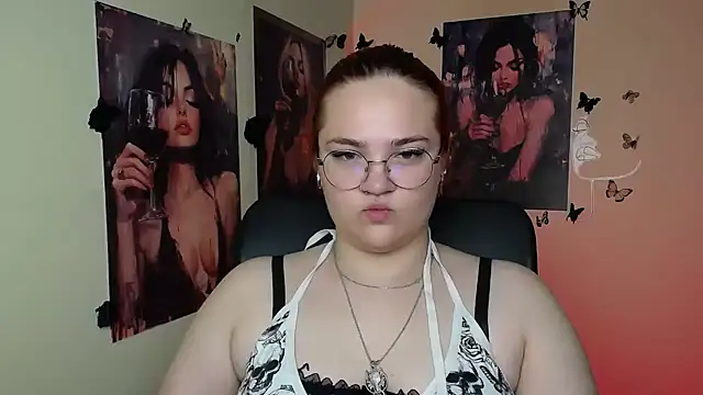 RinaRiii online show from July 18, 2026, 6:12 pm