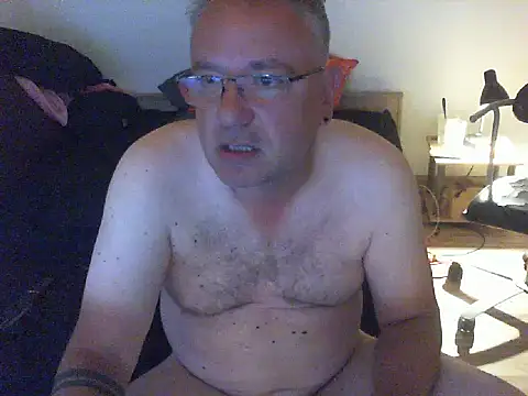 Snapshot of GeorgeCarlo chatting on June 4, 2026, 10:05 pm GeorgeCarlo online show from June 4, 2026, 10:05 pm