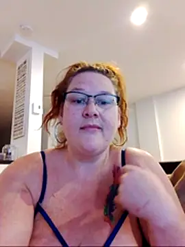 petitelionne1 online show from May 24, 2026, 9:53 pm