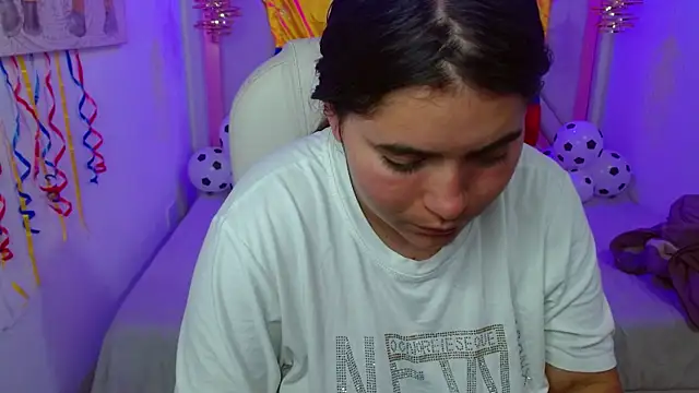 Snapshot of Laurha_ chatting on June 29, 2026, 7:58 pm Laurha online show from June 29, 2026, 7:58 pm