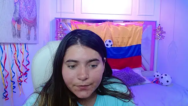 Snapshot of Laurha_ chatting on July 1, 2026, 7:35 pm Laurha online show from July 1, 2026, 7:35 pm