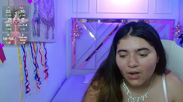 Snapshot of Laurha_ chatting on July 8, 2026, 7:40 pm Laurha online show from July 8, 2026, 7:40 pm