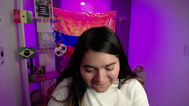 Snapshot of Laurha_ chatting on July 15, 2026, 12:10 pm Laurha online show from July 15, 2026, 12:10 pm