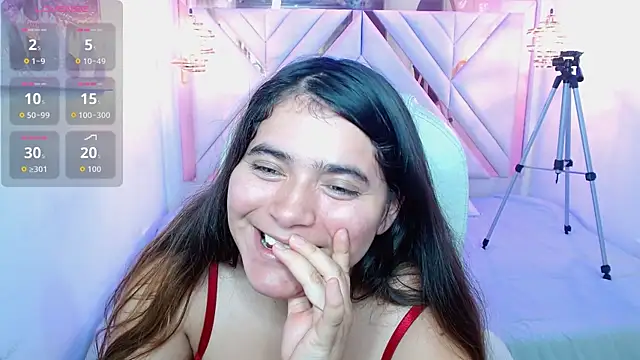 Snapshot of Laurha_ chatting on July 21, 2026, 7:38 pm Laurha online show from July 21, 2026, 7:38 pm