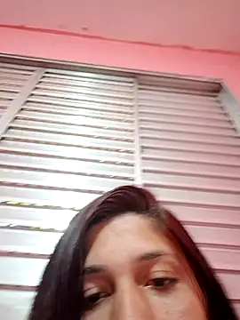 Snapshot of nessaflors2 chatting on June 19, 2026, 4:00 pm nessaflors2 online show from June 19, 2026, 4:00 pm