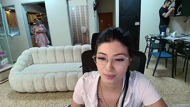 Snapshot of theaPearl chatting on June 30, 2026, 9:05 pm theaPearl online show from June 30, 2026, 9:05 pm