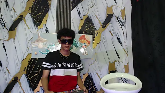 Snapshot of GOLDEN_2026 chatting on May 6, 2026, 7:19 pm GOLDEN 2026 online show from May 6, 2026, 7:19 pm