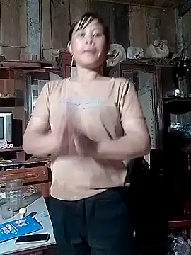 daisyy2 online show from May 22, 2026, 1:39 pm