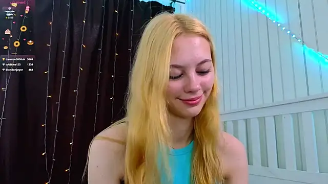Snapshot of HarriettKitty chatting on August 2, 2026, 8:13 am HarriettKitty online show from August 2, 2026, 8:13 am