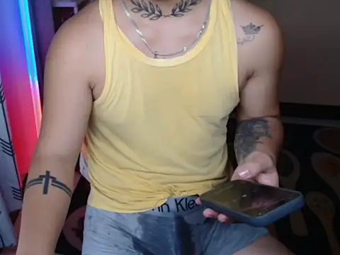 Snapshot of Ashtonfuckingboi chatting on July 3, 2026, 7:15 am Ashtonfuckingboi online show from July 3, 2026, 7:15 am