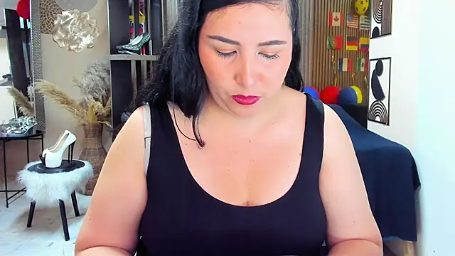 Snapshot of BBWLuxuryMuse chatting on July 6, 2026, 11:18 am BBWLuxuryMuse online show from July 6, 2026, 11:18 am