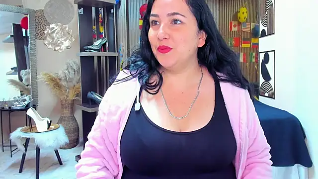Snapshot of BBWLuxuryMuse chatting on July 15, 2026, 11:48 am BBWLuxuryMuse online show from July 15, 2026, 11:48 am
