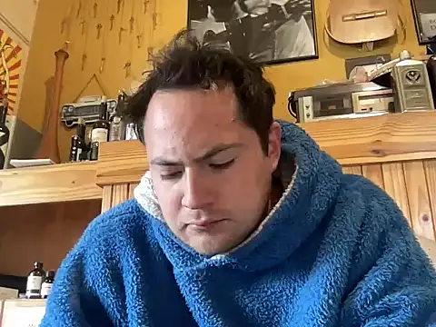 Snapshot of alecsgzz chatting on May 12, 2026, 5:21 pm alecsgzz online show from May 12, 2026, 5:21 pm