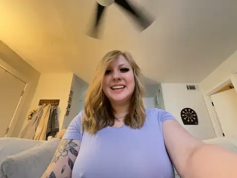blonde  baby online show from May 13, 2026, 12:41 am