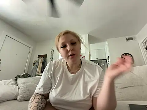 blonde  baby online show from May 14, 2026, 5:53 pm