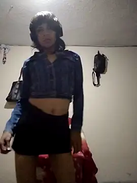 Snapshot of Liil_bunny chatting on May 4, 2026, 9:44 pm Liil bunny online show from May 4, 2026, 9:44 pm