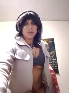 Snapshot of Liil_bunny chatting on May 13, 2026, 4:21 am Liil bunny online show from May 13, 2026, 4:21 am