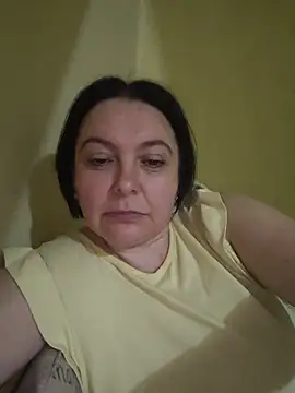 Snapshot of EmmaEmmy40 chatting on May 12, 2026, 5:54 pm EmmaEmmy40 online show from May 12, 2026, 5:54 pm