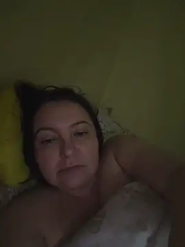Snapshot of EmmaEmmy40 chatting on May 17, 2026, 6:37 pm EmmaEmmy40 online show from May 17, 2026, 6:37 pm