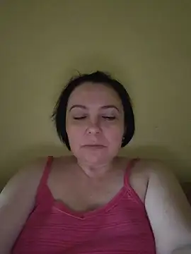 Snapshot of EmmaEmmy40 chatting on May 27, 2026, 4:37 pm EmmaEmmy40 online show from May 27, 2026, 4:37 pm
