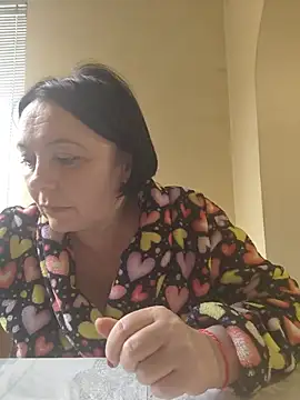 EmmaEmmy40 online show from June 17, 2026, 5:14 pm