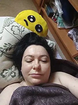 EmmaEmmy40 online show from June 25, 2026, 4:12 am