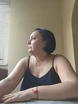 EmmaEmmy40 online show from July 2, 2026, 4:02 pm