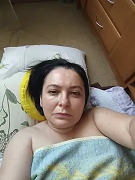 EmmaEmmy40 online show from July 6, 2026, 2:14 pm