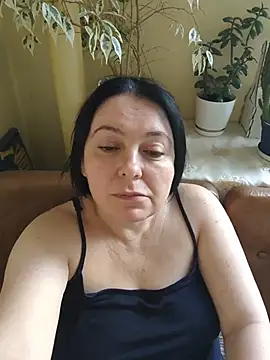 EmmaEmmy40 online show from July 10, 2026, 4:20 pm