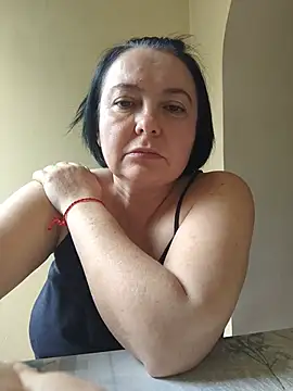 EmmaEmmy40 online show from July 12, 2026, 1:24 pm