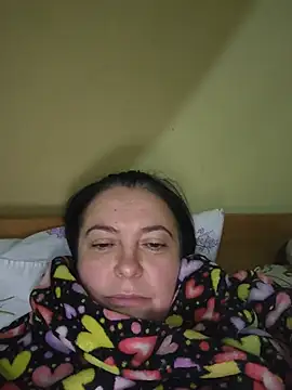 EmmaEmmy40 online show from July 13, 2026, 6:11 pm