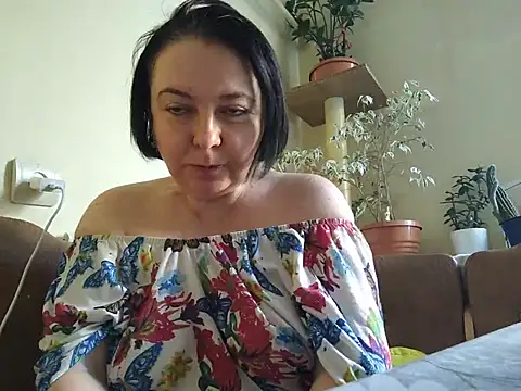 EmmaEmmy40 online show from July 17, 2026, 4:12 pm