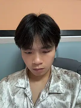 lu111222 online show from June 23, 2026, 5:44 pm