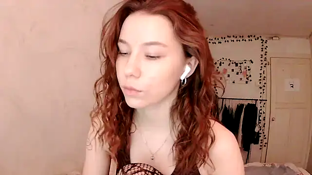 Snapshot of PollyStix chatting on May 16, 2026, 12:04 pm PollyStix online show from May 16, 2026, 12:04 pm