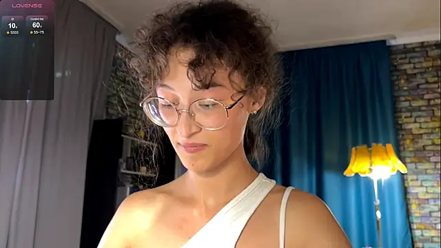 Snapshot of CurlyWinx chatting on June 6, 2026, 5:17 pm CurlyWinx online show from June 6, 2026, 5:17 pm