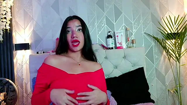 Snapshot of Zaira_bonny chatting on June 6, 2026, 9:19 pm Zaira bonny online show from June 6, 2026, 9:19 pm